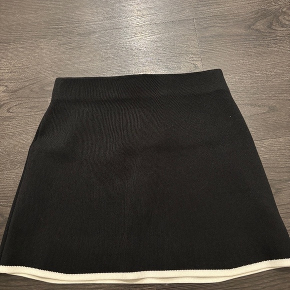 Zara Dresses & Skirts - Zara Mini skirt